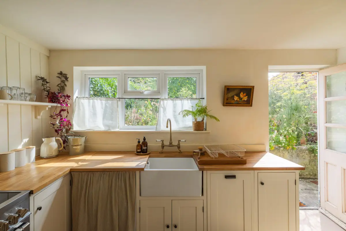 Period Features and Soft Colors in A Charming Renovated Cottage in Dorset 10 historic-character-renovated-19th-century-cottage-english-countryside-nordroom