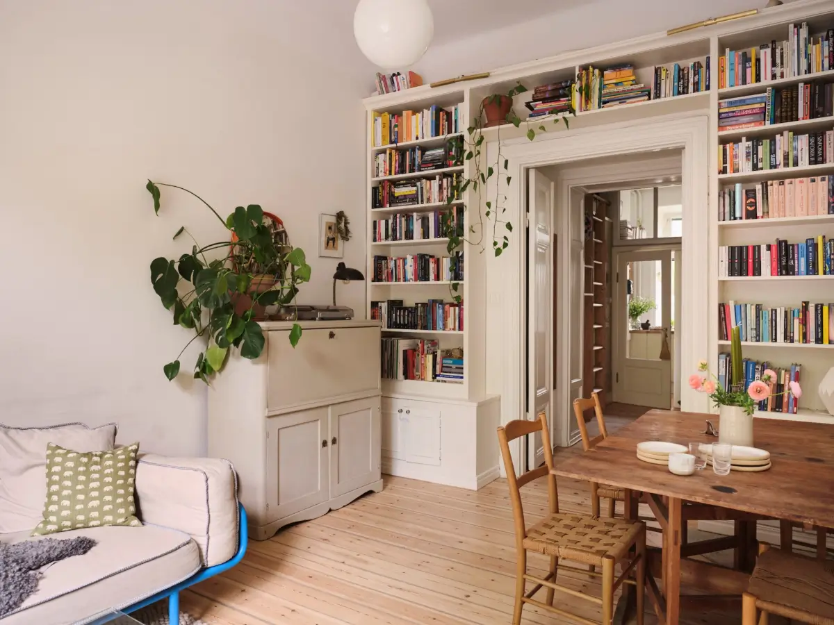 A Small Södermalm Apartment with a Cozy Sleeping Nook and Period Details 2 historic-character-small-ground-floor-apartment-stockholm-nordroom