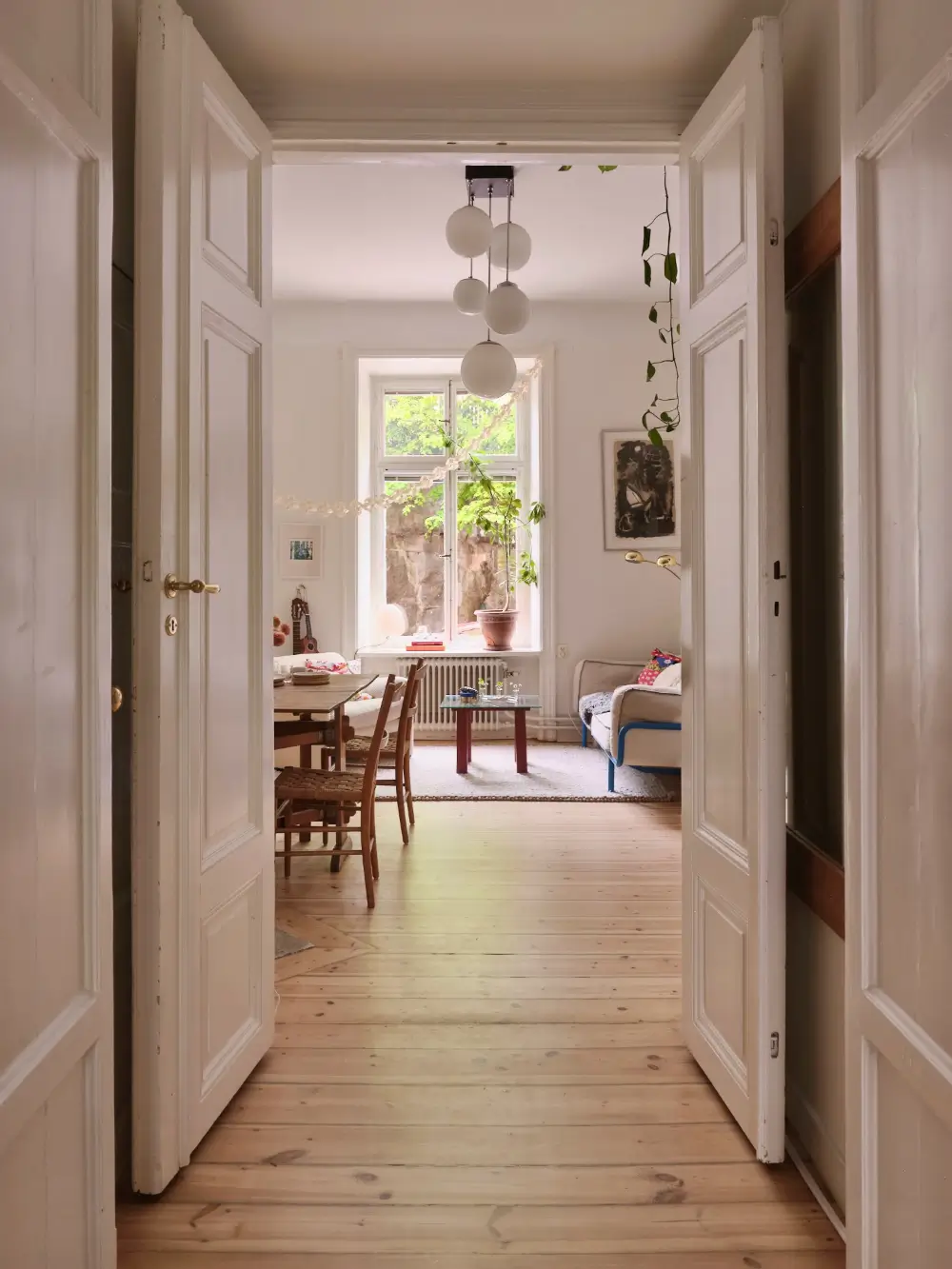A Small Södermalm Apartment with a Cozy Sleeping Nook and Period Details 8 historic-character-small-ground-floor-apartment-stockholm-nordroom