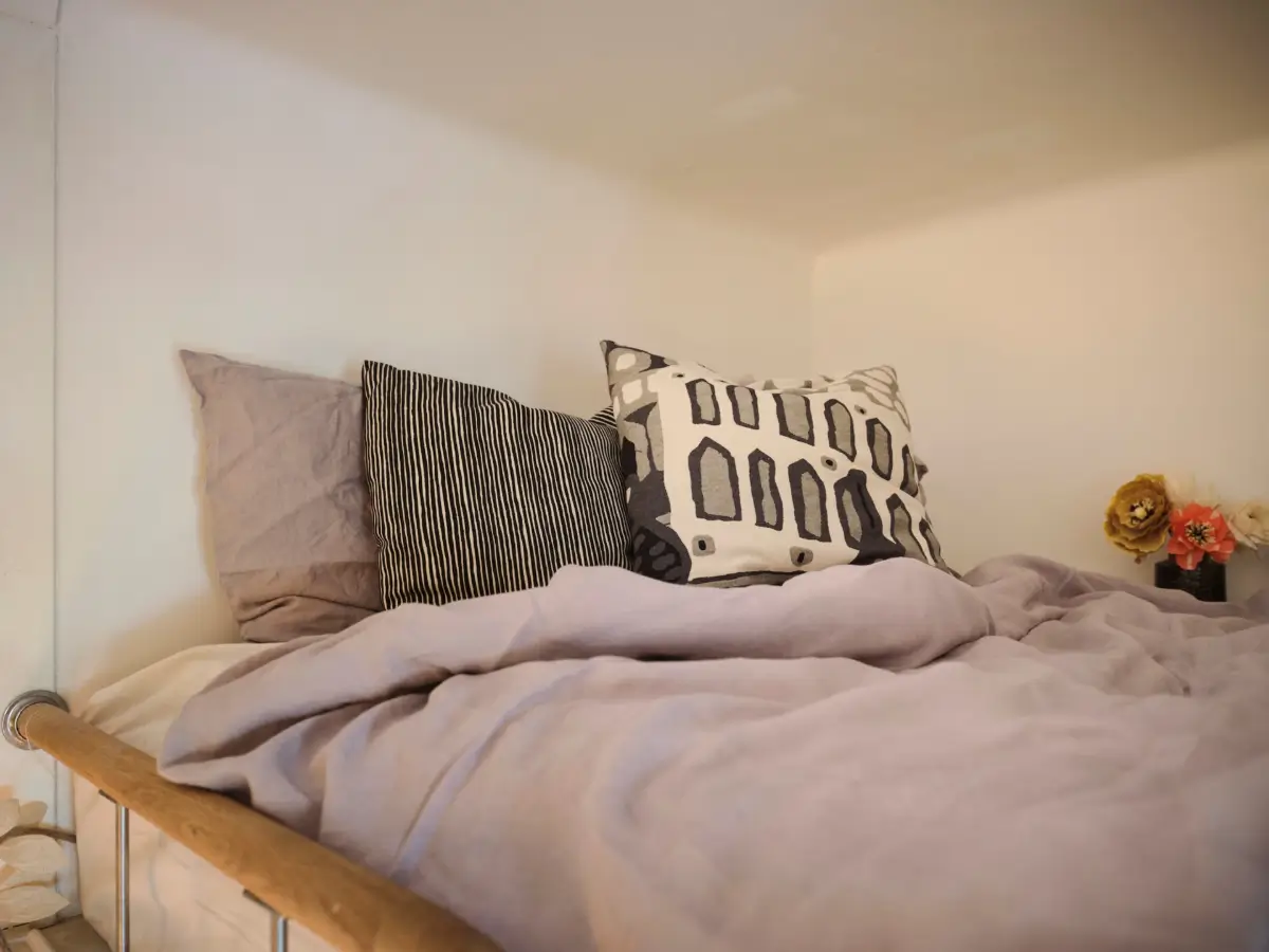 A Small Södermalm Apartment with a Cozy Sleeping Nook and Period Details 13 historic-character-small-ground-floor-apartment-stockholm-nordroom