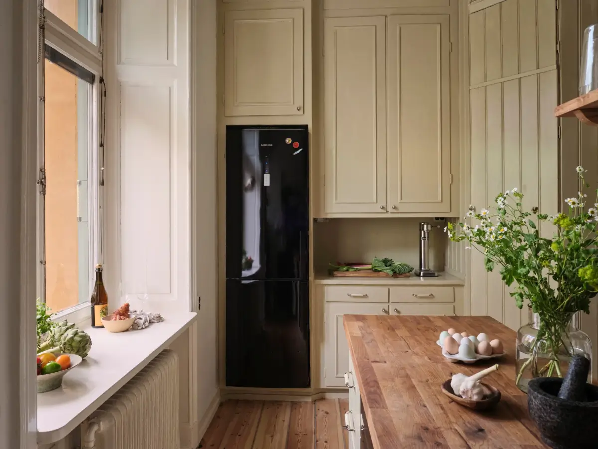 A Small Södermalm Apartment with a Cozy Sleeping Nook and Period Details 20 historic-character-small-ground-floor-apartment-stockholm-nordroom