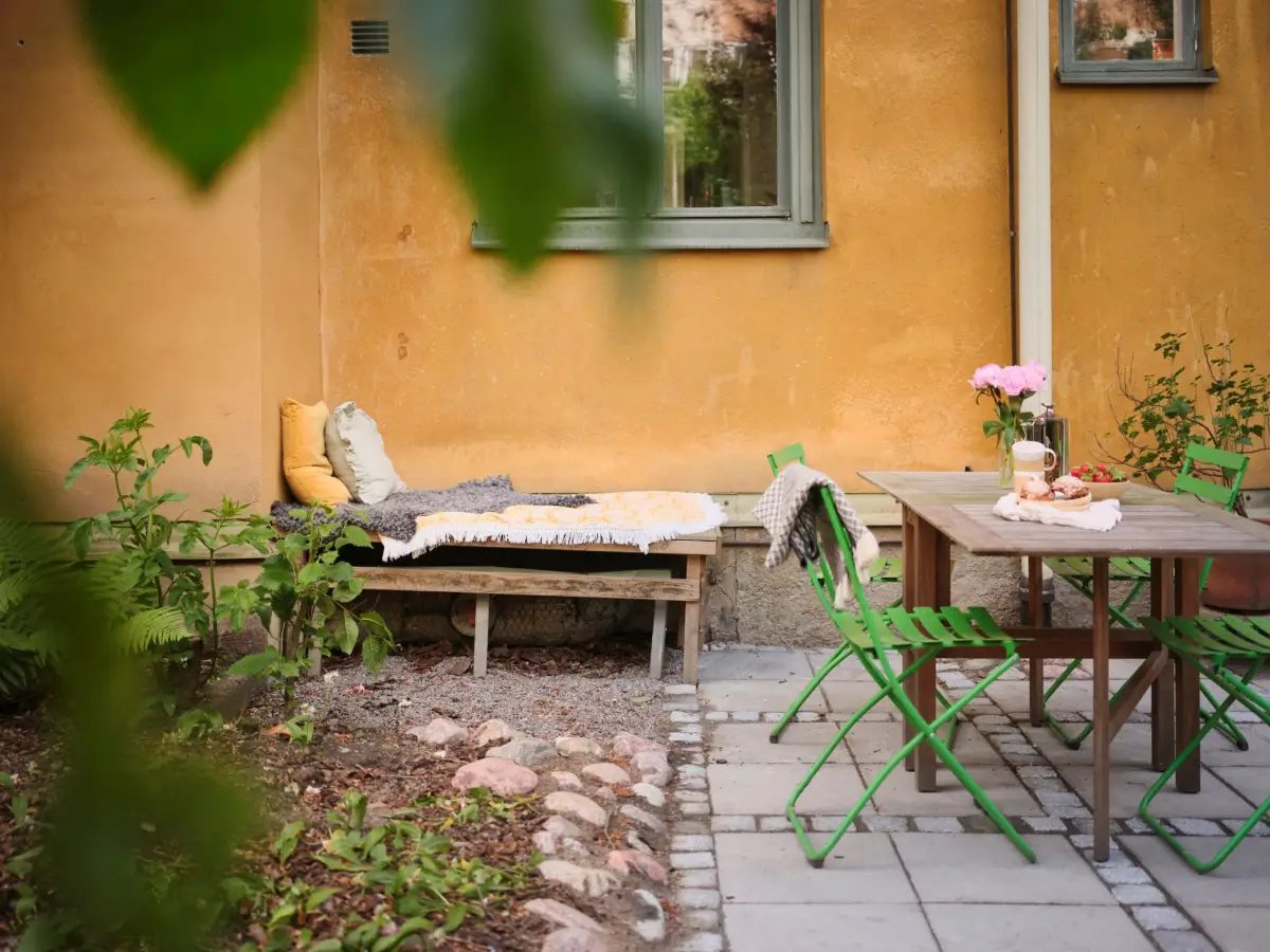 A Small Södermalm Apartment with a Cozy Sleeping Nook and Period Details 27 historic-character-small-ground-floor-apartment-stockholm-nordroom