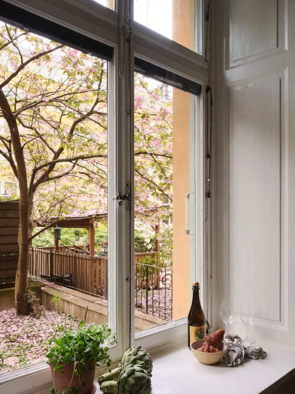 A Small Södermalm Apartment with a Cozy Sleeping Nook and Period Details 19 historic-character-small-ground-floor-apartment-stockholm-nordroom