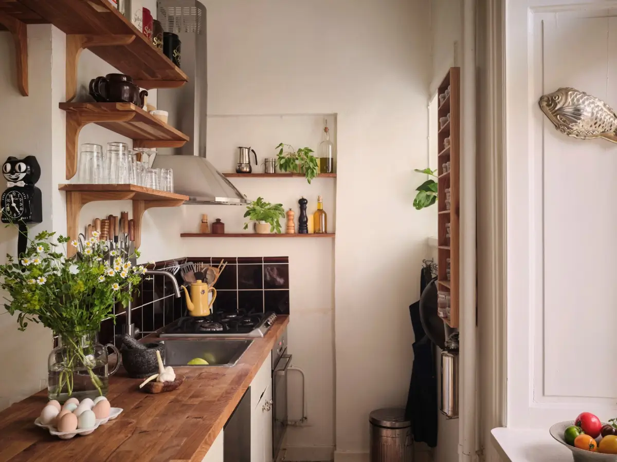 A Small Södermalm Apartment with a Cozy Sleeping Nook and Period Details 17 historic-character-small-ground-floor-apartment-stockholm-nordroom
