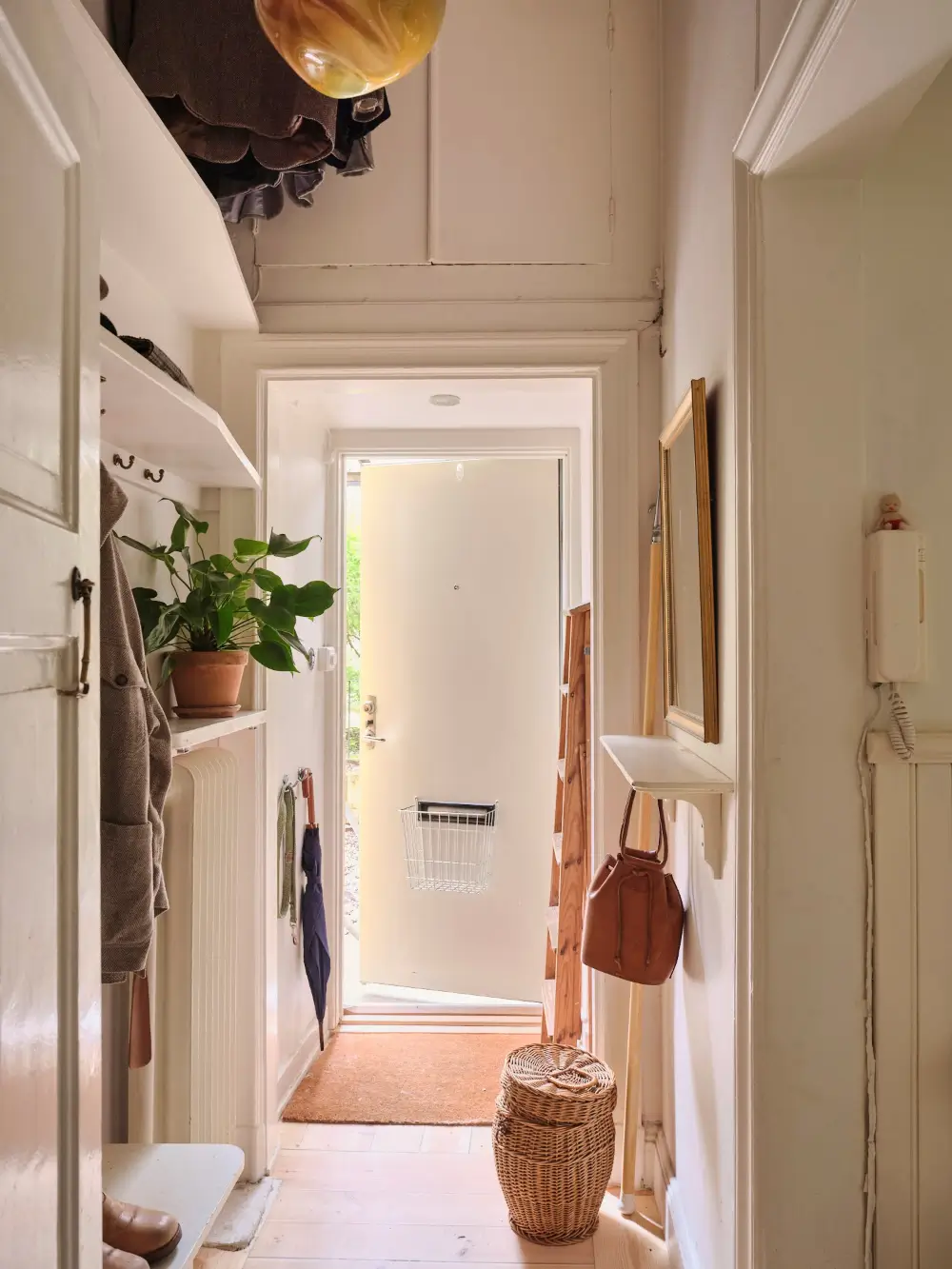 A Small Södermalm Apartment with a Cozy Sleeping Nook and Period Details 26 historic-character-small-ground-floor-apartment-stockholm-nordroom