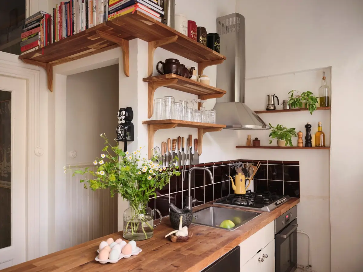 A Small Södermalm Apartment with a Cozy Sleeping Nook and Period Details 16 historic-character-small-ground-floor-apartment-stockholm-nordroom