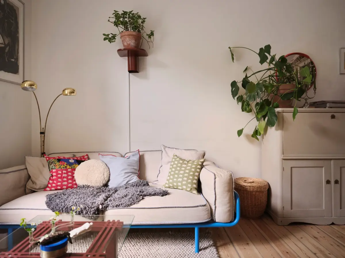 A Small Södermalm Apartment with a Cozy Sleeping Nook and Period Details 3 historic-character-small-ground-floor-apartment-stockholm-nordroom