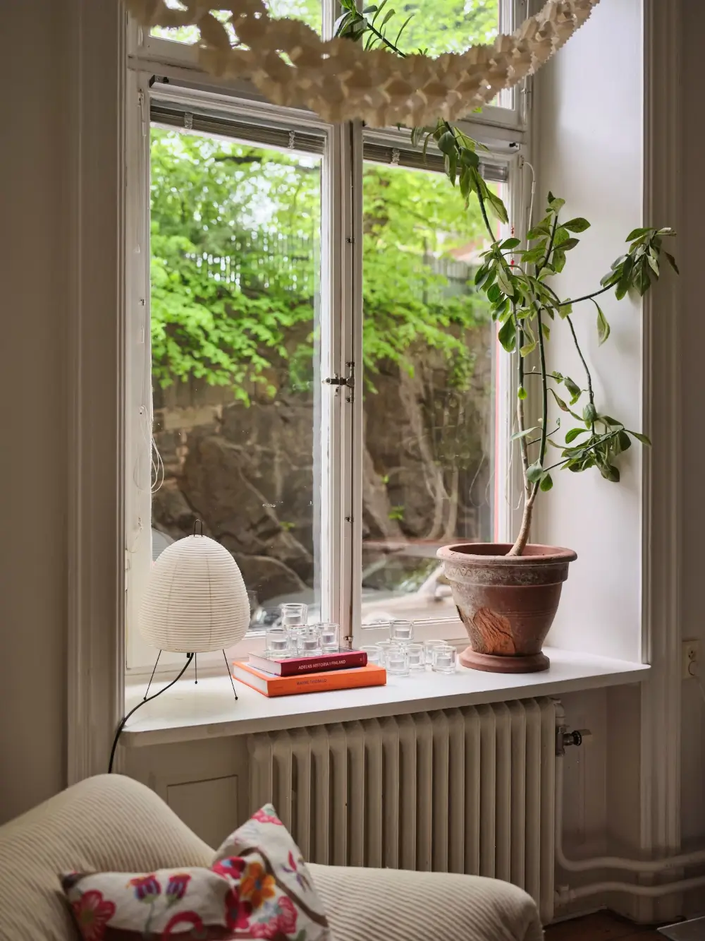A Small Södermalm Apartment with a Cozy Sleeping Nook and Period Details 5 historic-character-small-ground-floor-apartment-stockholm-nordroom
