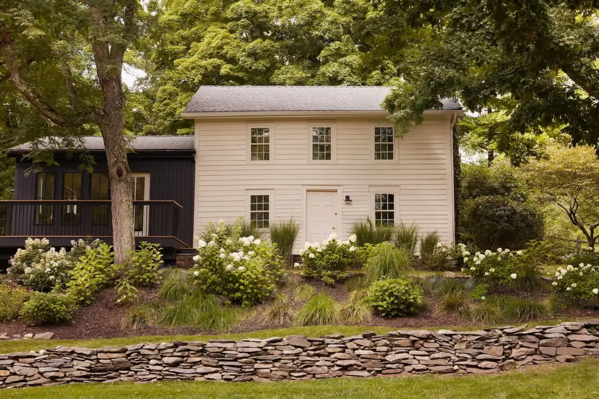 A Thoughtfully Renovated and Extended 18th-Century Farmhouse in the Hudson Valley 1 late-18th-century-farmhouse-hudson-valley
