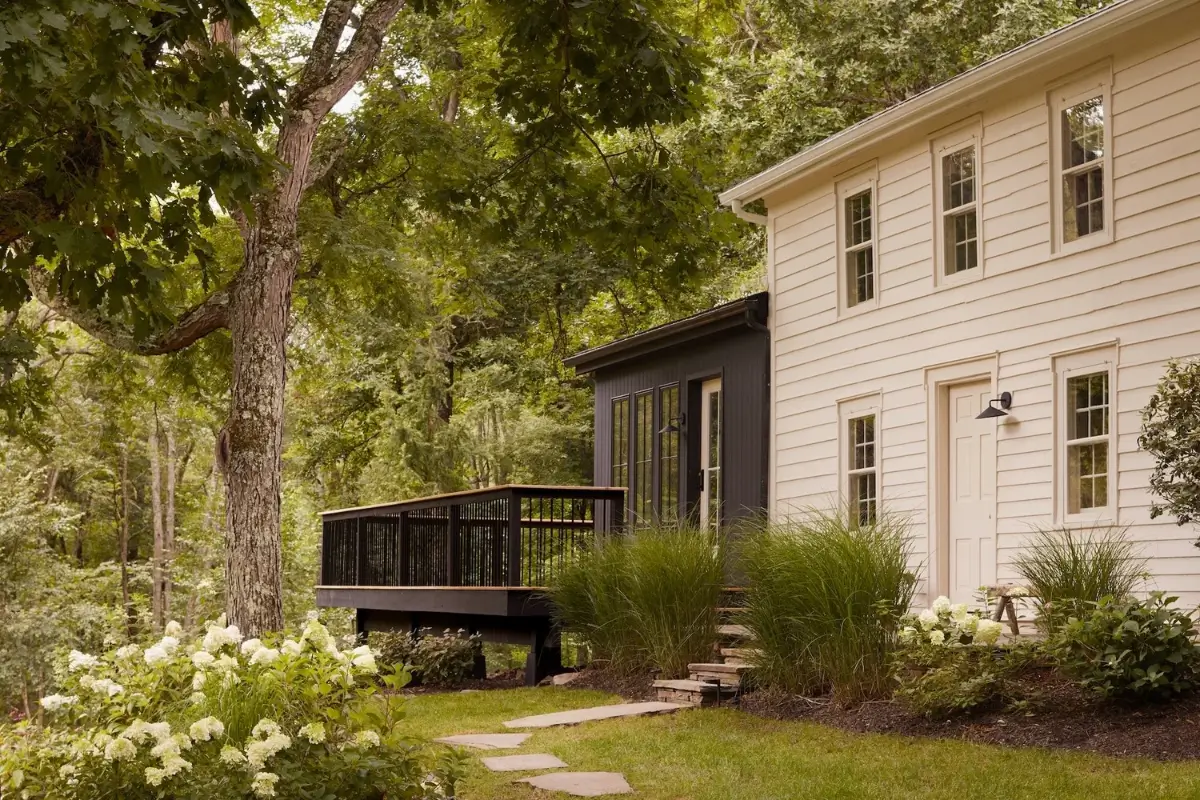 A Thoughtfully Renovated and Extended 18th-Century Farmhouse in the Hudson Valley 3 late-18th-century-farmhouse-hudson-valley