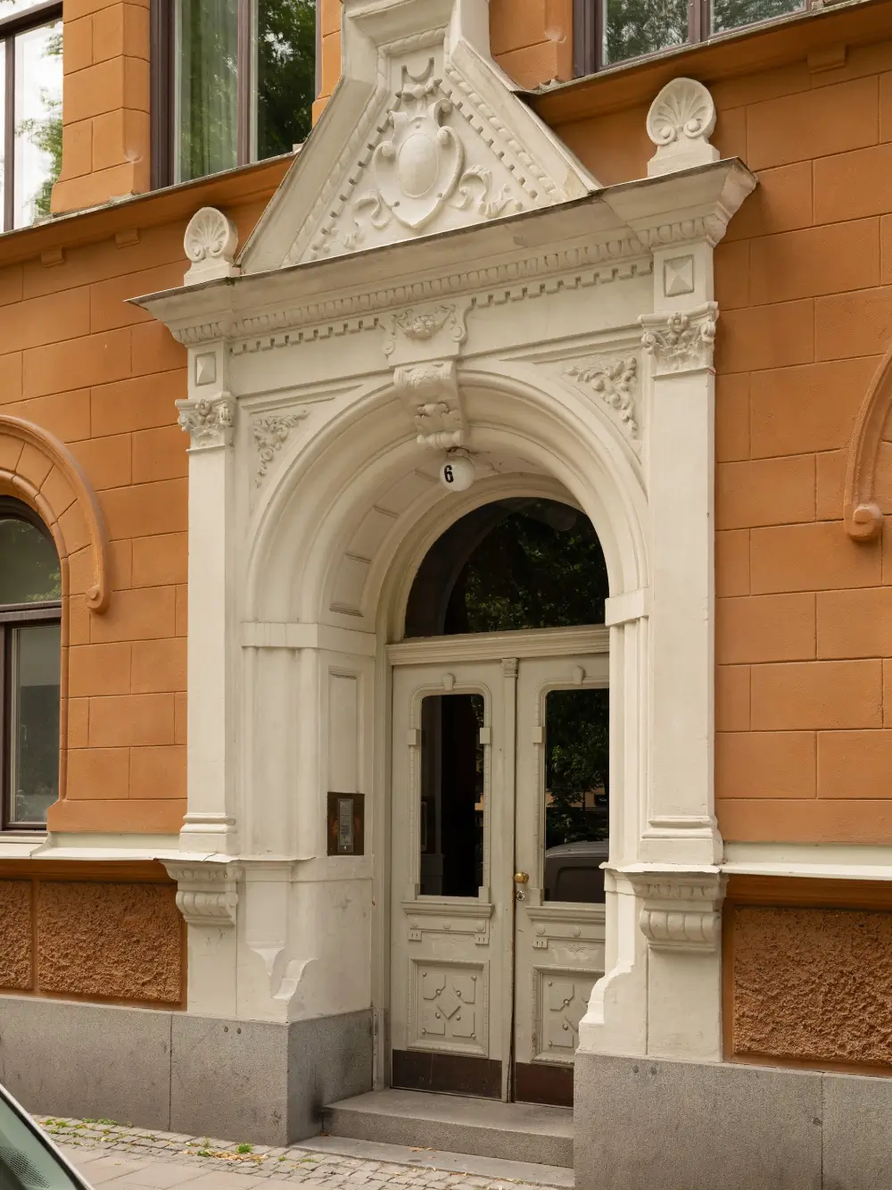 Period Features and a Harmonious Color Palette in an 1890s Stockholm Apartment 30 late-19th-century-courtyard-apartment-stockholm-nordroom