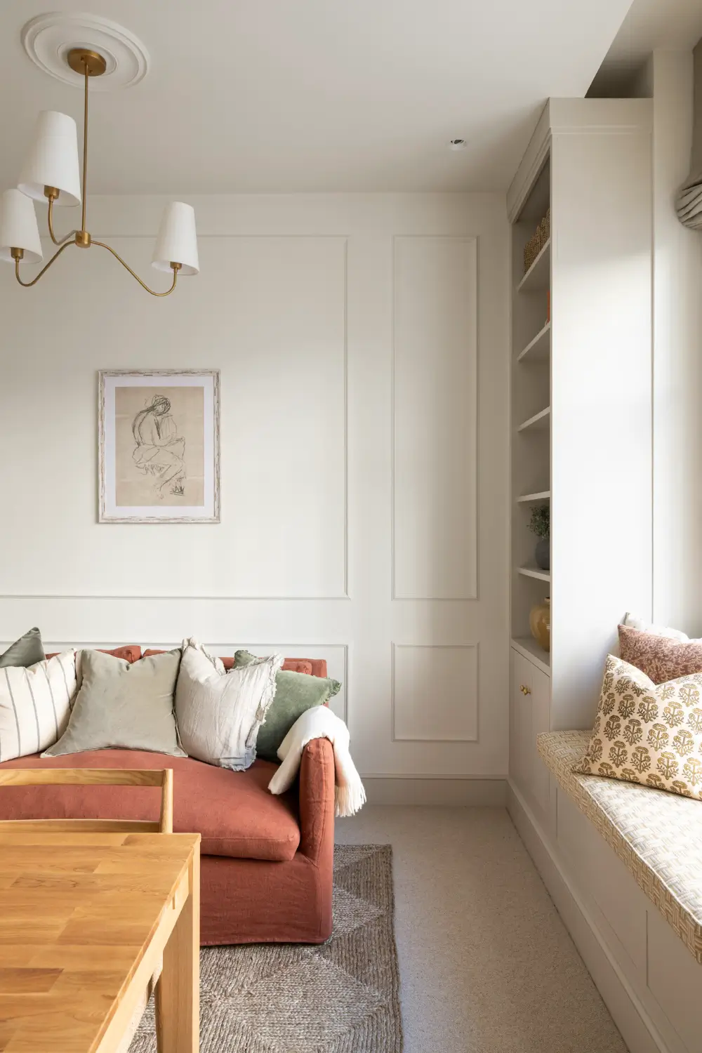 A Light Color Palette and Classic Details in a Notting Hill Apartment 2 light-colored-classic-two-bedroom-apartment-notting-hill