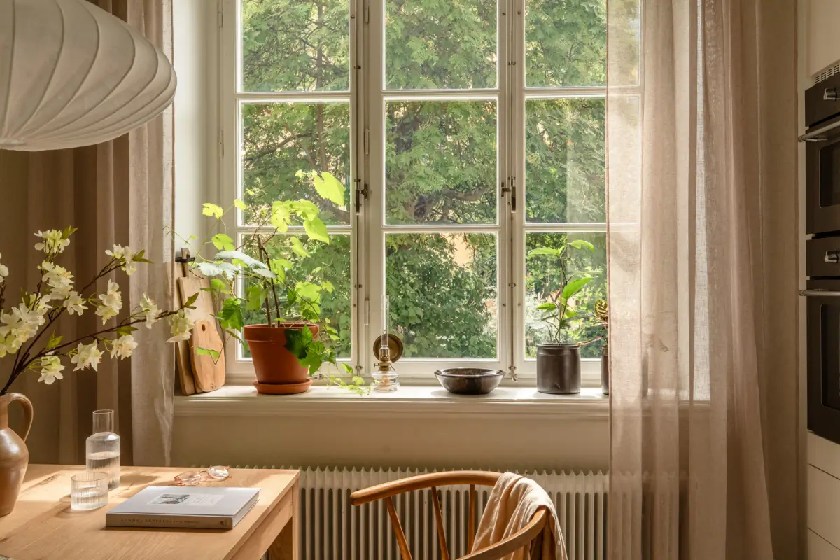 A Dividing Wall with Flea Market Windows Creates a Cozy Sleeping Niche in this Apartment 27 light-filled-turn-of-the-century-apartment-stockholm-nordroom