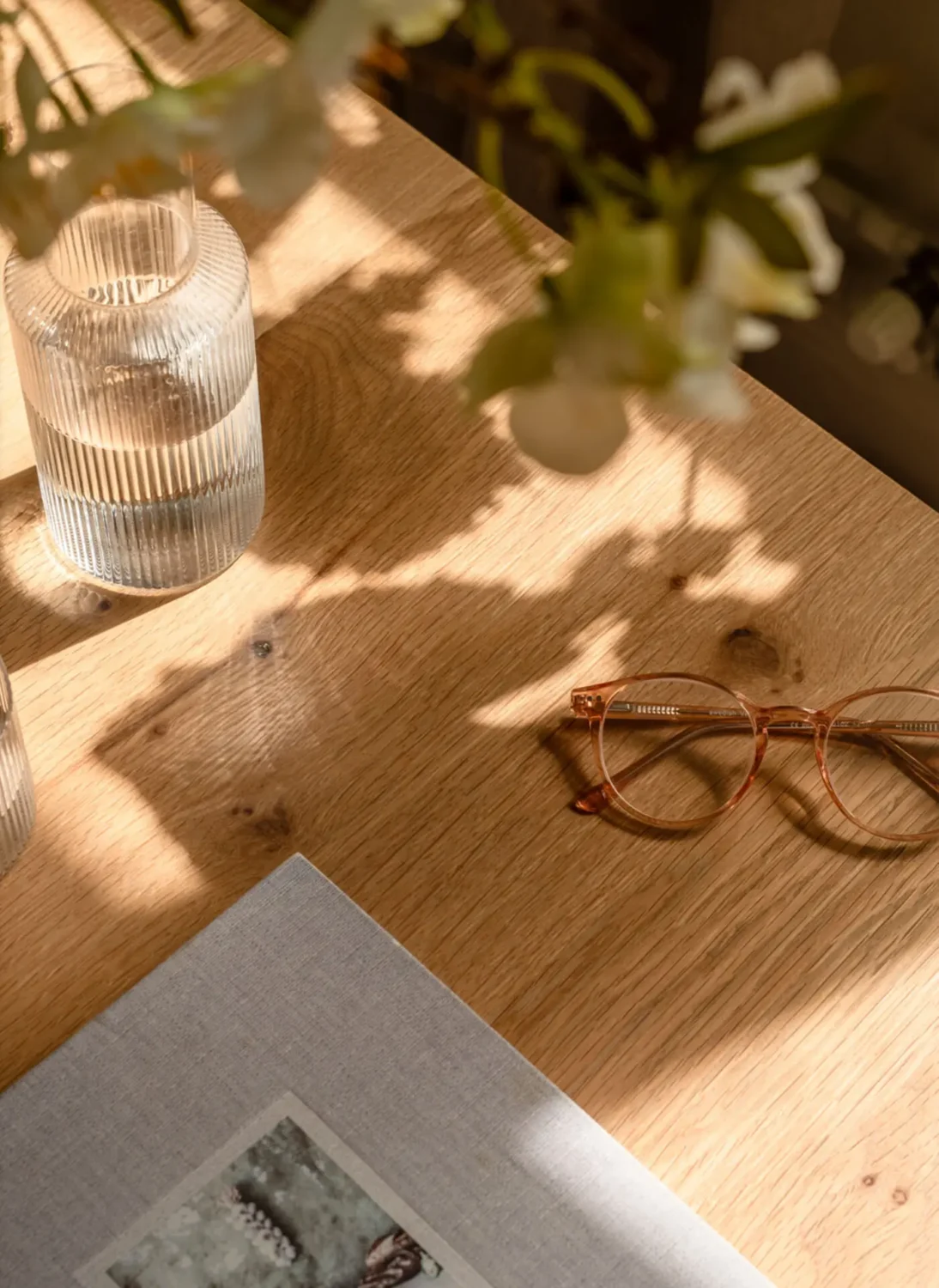 A Dividing Wall with Flea Market Windows Creates a Cozy Sleeping Niche in this Apartment 23 light-filled-turn-of-the-century-apartment-stockholm-nordroom