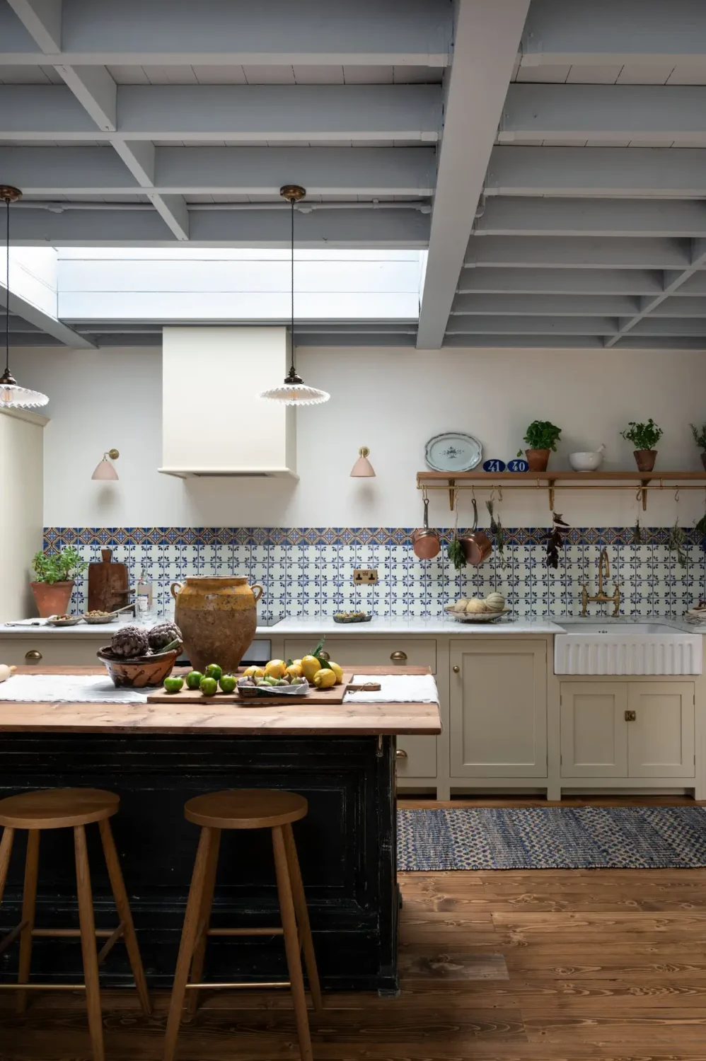 A Mediterranean-Style deVOL Kitchen with Powder Blue Accents in North London 3 mediterranean-inspired-devol-kitchen-north-london-shaker-cabinets-nordroom