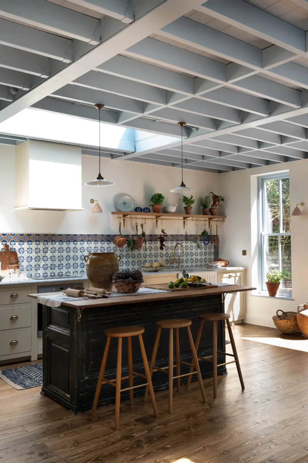 A Mediterranean-Style deVOL Kitchen with Powder Blue Accents in North London 2 mediterranean-inspired-devol-kitchen-north-london-shaker-cabinets-nordroom