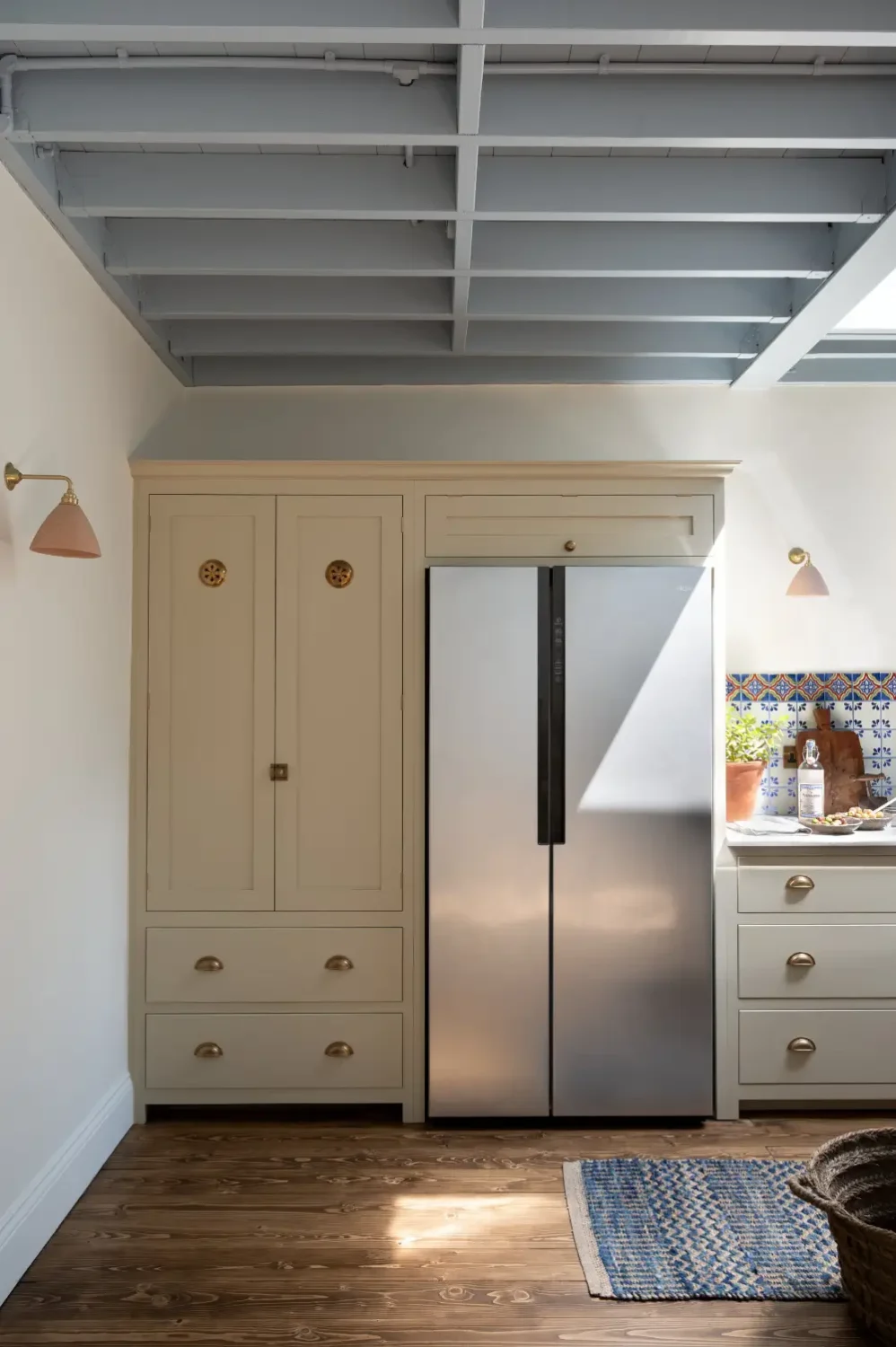 A Mediterranean-Style deVOL Kitchen with Powder Blue Accents in North London 4 mediterranean-inspired-devol-kitchen-north-london-shaker-cabinets-nordroom