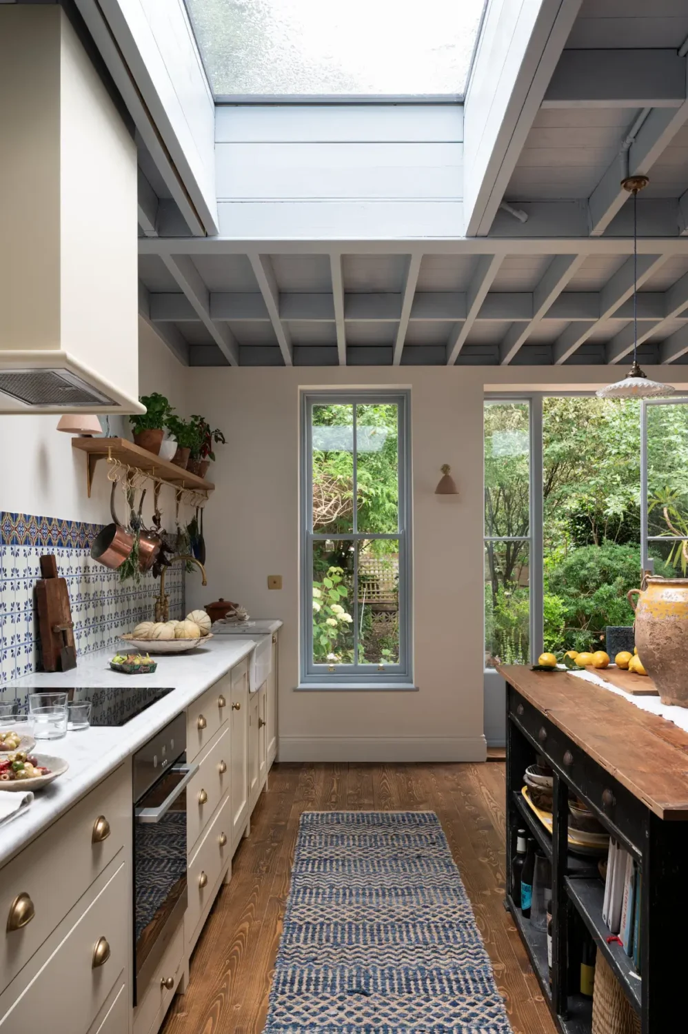 A Mediterranean-Style deVOL Kitchen with Powder Blue Accents in North London 6 mediterranean-inspired-devol-kitchen-north-london-shaker-cabinets-nordroom