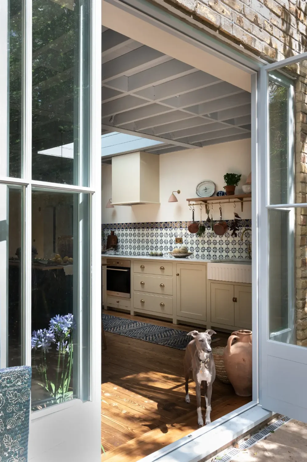 A Mediterranean-Style deVOL Kitchen with Powder Blue Accents in North London 8 mediterranean-inspired-devol-kitchen-north-london-shaker-cabinets-nordroom