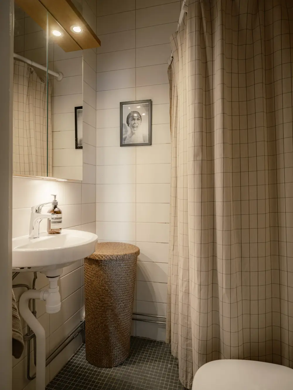 Muted Gray and Ochre Tones in a 1920s Swedish Apartment 22 muted-tones-1920s-apartment-gothenburg
