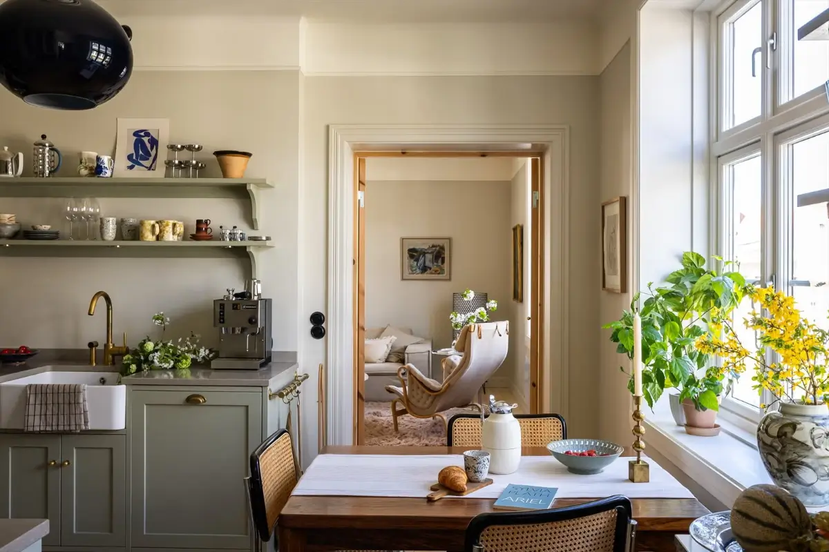 A Classic Nordiska Kök Kitchen & William Morris Wallpaper in an Oslo Apartment 9 nordiska-kök-kitchen-classic-elements-oslo-apartment
