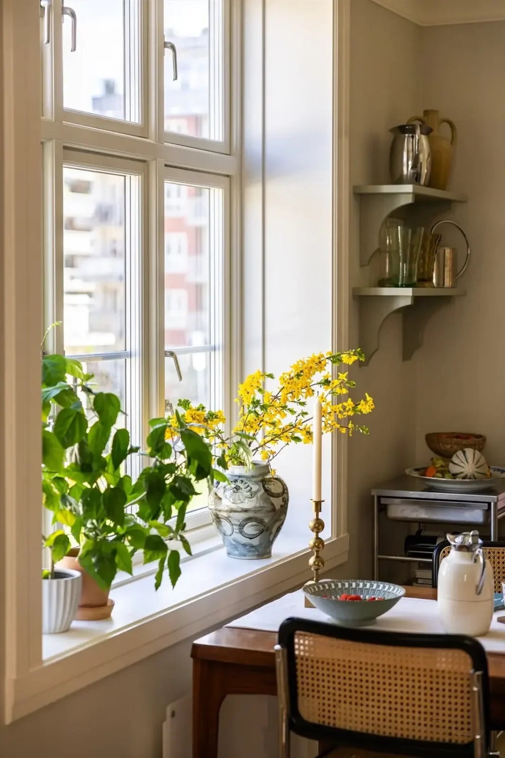 A Classic Nordiska Kök Kitchen & William Morris Wallpaper in an Oslo Apartment 8 nordiska-kök-kitchen-classic-elements-oslo-apartment