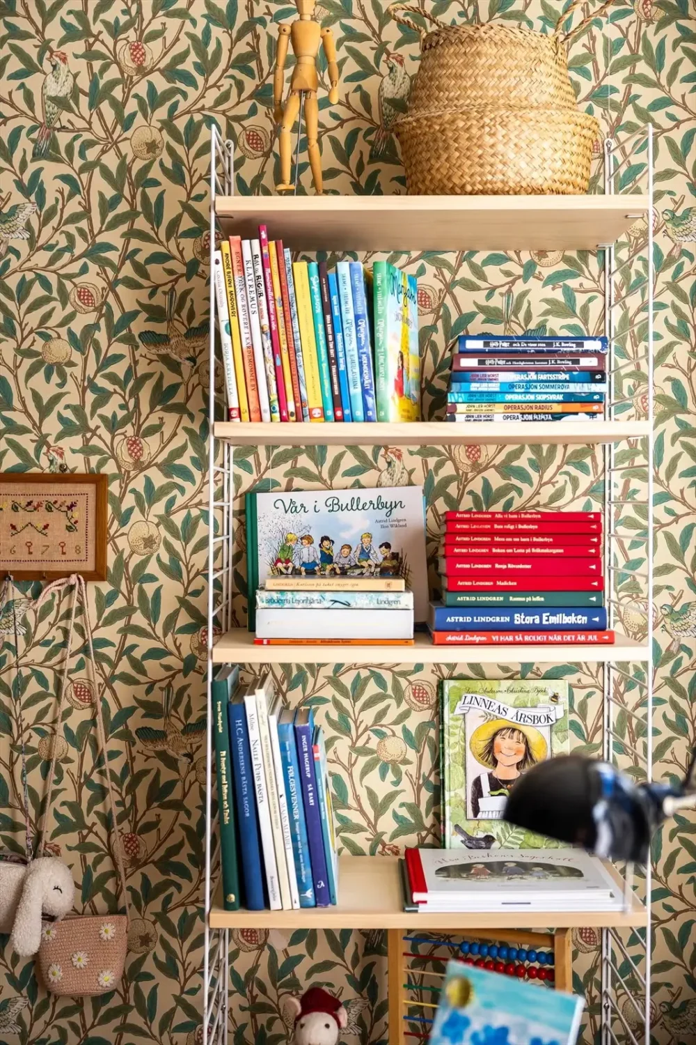 A Classic Nordiska Kök Kitchen & William Morris Wallpaper in an Oslo Apartment 29 nordiska-kök-kitchen-classic-elements-oslo-apartment