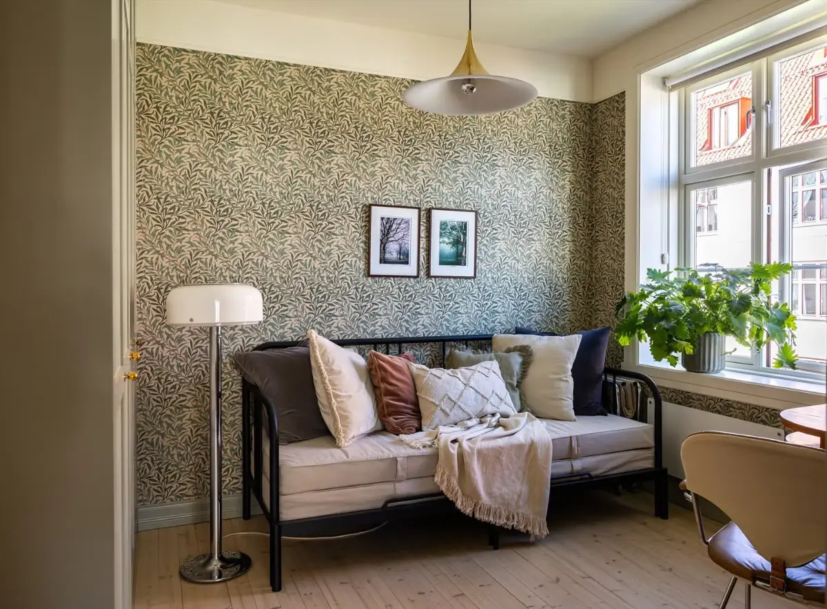 A Classic Nordiska Kök Kitchen & William Morris Wallpaper in an Oslo Apartment 16 nordiska-kök-kitchen-classic-elements-oslo-apartment