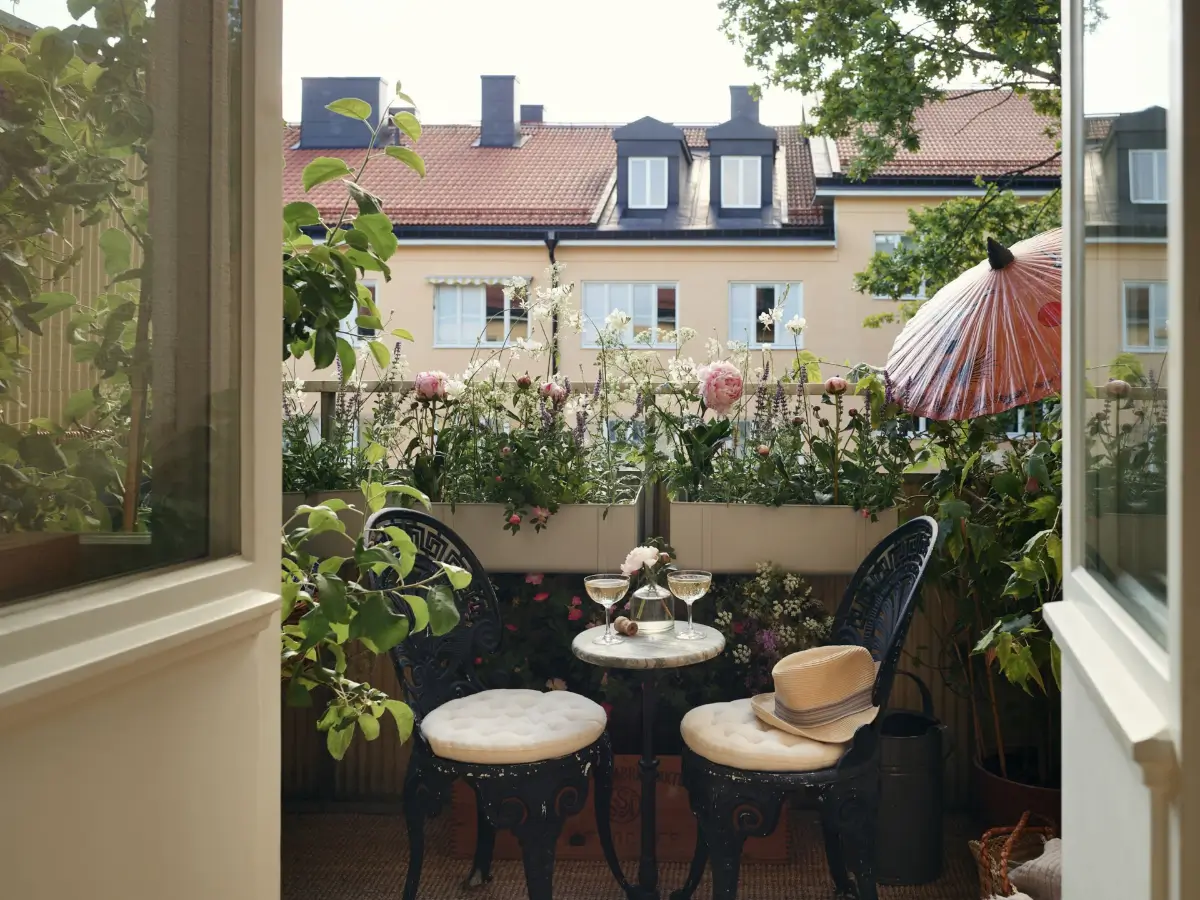 A French-Style Kitchen, Cozy Nooks, and Soaring Ceilings in a Stockholm Duplex 8 paris-inspired-interiors-duplex-attic-apartment-stockholm-nordroom