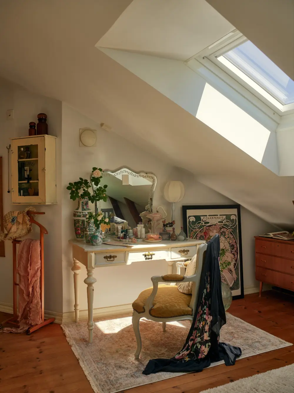 A French-Style Kitchen, Cozy Nooks, and Soaring Ceilings in a Stockholm Duplex 28 paris-inspired-interiors-duplex-attic-apartment-stockholm-nordroom