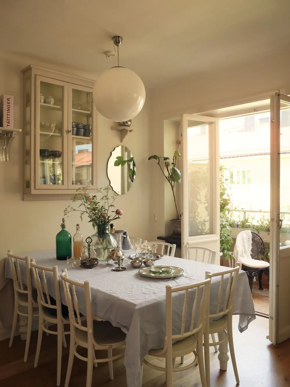 A French-Style Kitchen, Cozy Nooks, and Soaring Ceilings in a Stockholm Duplex 7 paris-inspired-interiors-duplex-attic-apartment-stockholm-nordroom
