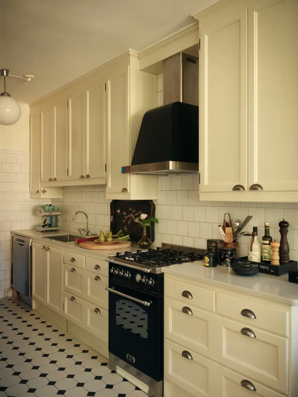 A French-Style Kitchen, Cozy Nooks, and Soaring Ceilings in a Stockholm Duplex 2 paris-inspired-interiors-duplex-attic-apartment-stockholm-nordroom