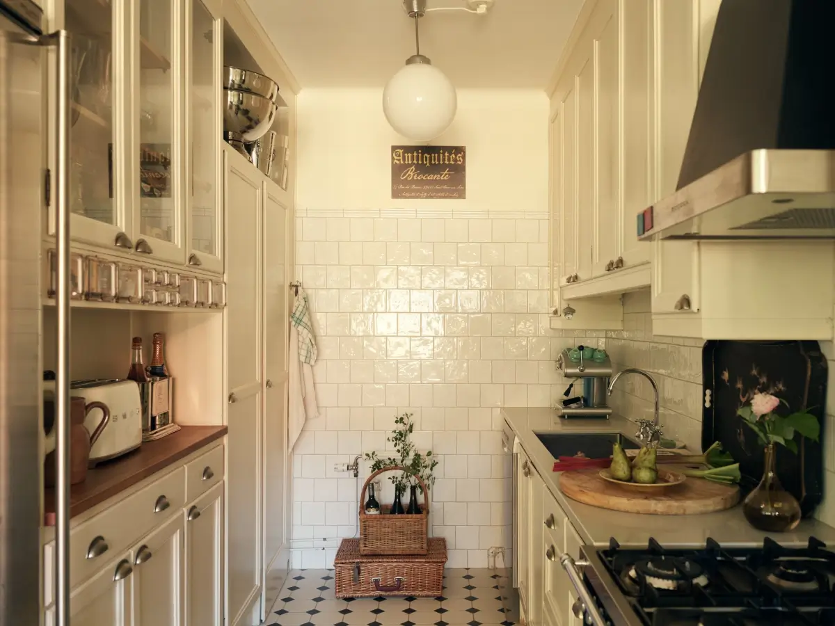 A French-Style Kitchen, Cozy Nooks, and Soaring Ceilings in a Stockholm Duplex 3 paris-inspired-interiors-duplex-attic-apartment-stockholm-nordroom