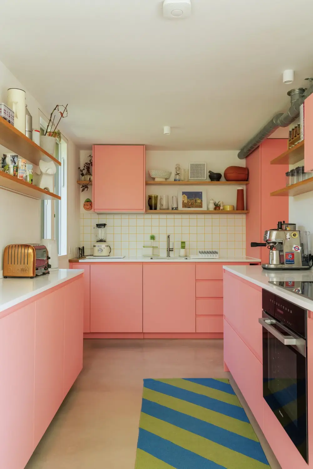 A Pink Kitchen Adds a Cheerful Note to this Light-Filled Modern Home 10 pink-kitchen-modern-loft-style-house-waterside-village-england-nordroom