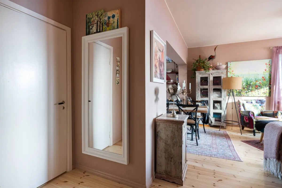 A Dark Pink County-Style Kitchen in a 1940s Stockholm Apartment 21 pink-stockholm-apartment-country-style-kitchen