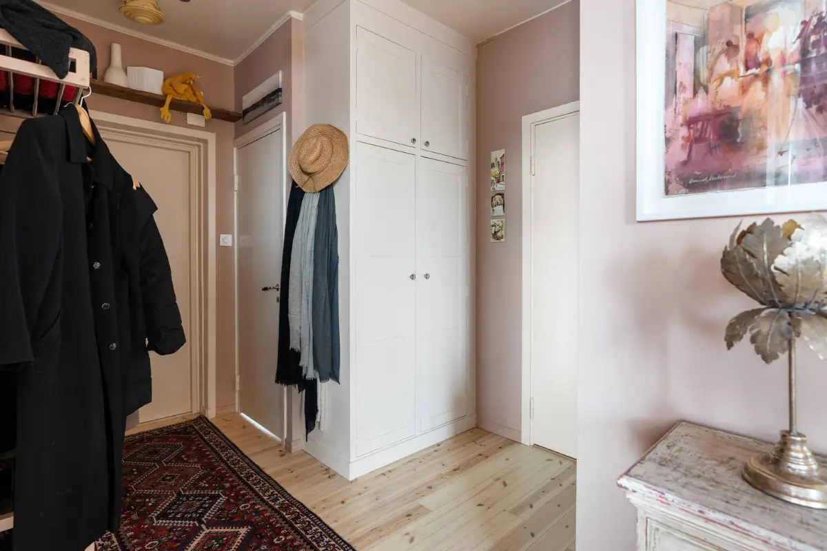 A Dark Pink County-Style Kitchen in a 1940s Stockholm Apartment 23 pink-stockholm-apartment-country-style-kitchen