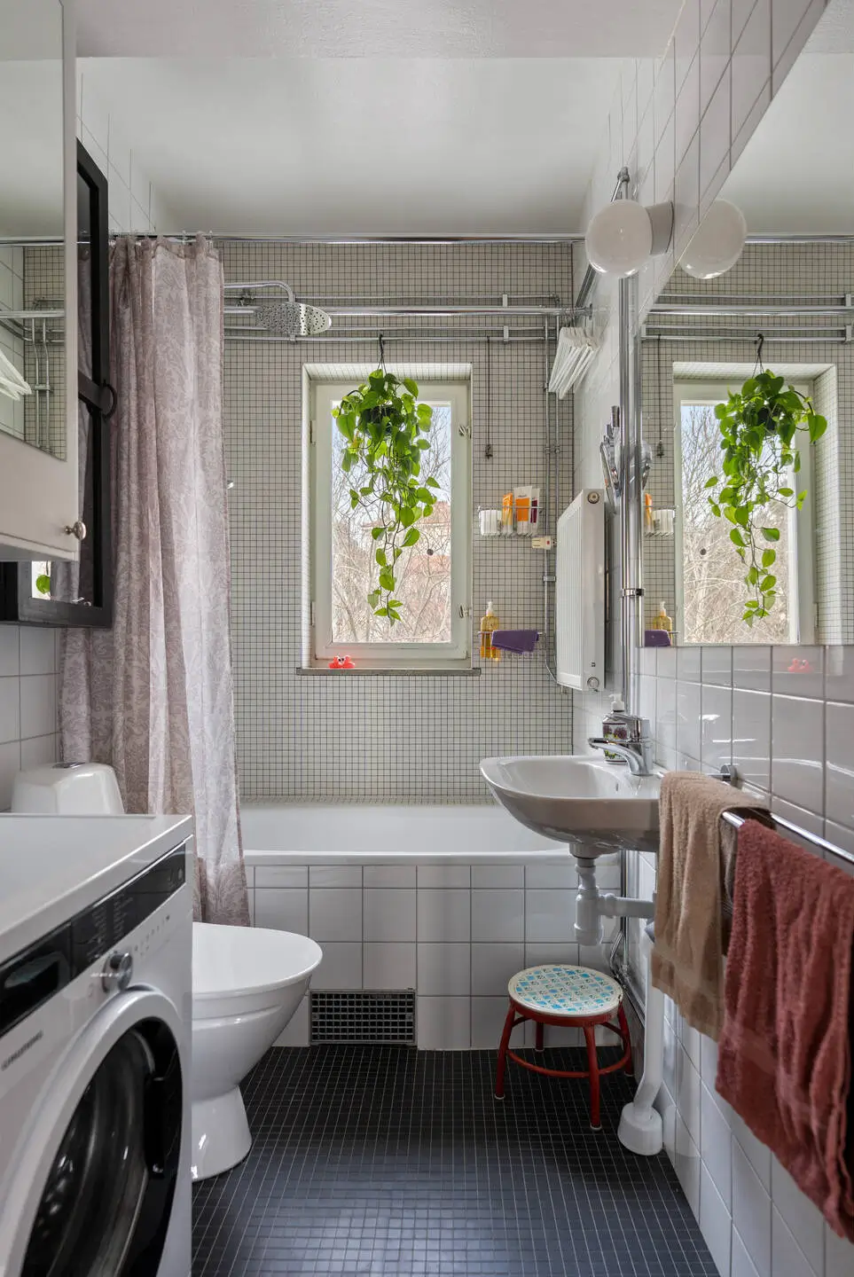 A Dark Pink County-Style Kitchen in a 1940s Stockholm Apartment 22 pink-stockholm-apartment-country-style-kitchen