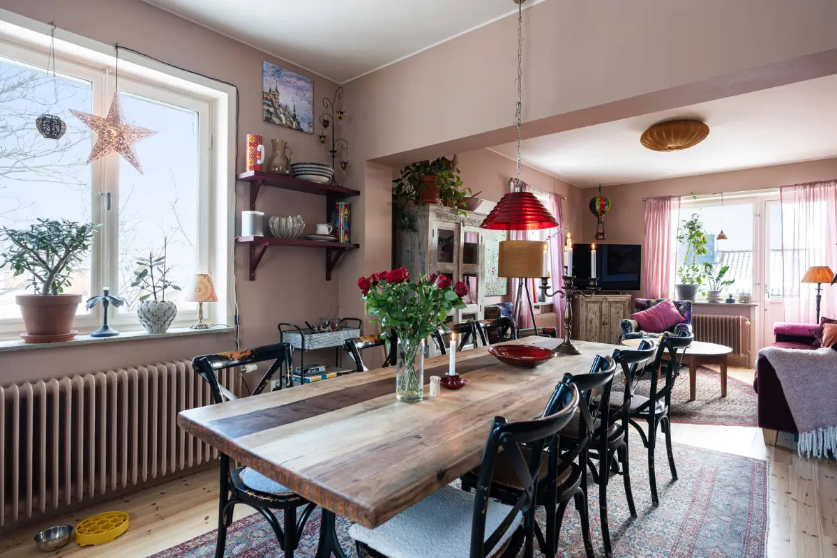 A Dark Pink County-Style Kitchen in a 1940s Stockholm Apartment 8 pink-stockholm-apartment-country-style-kitchen