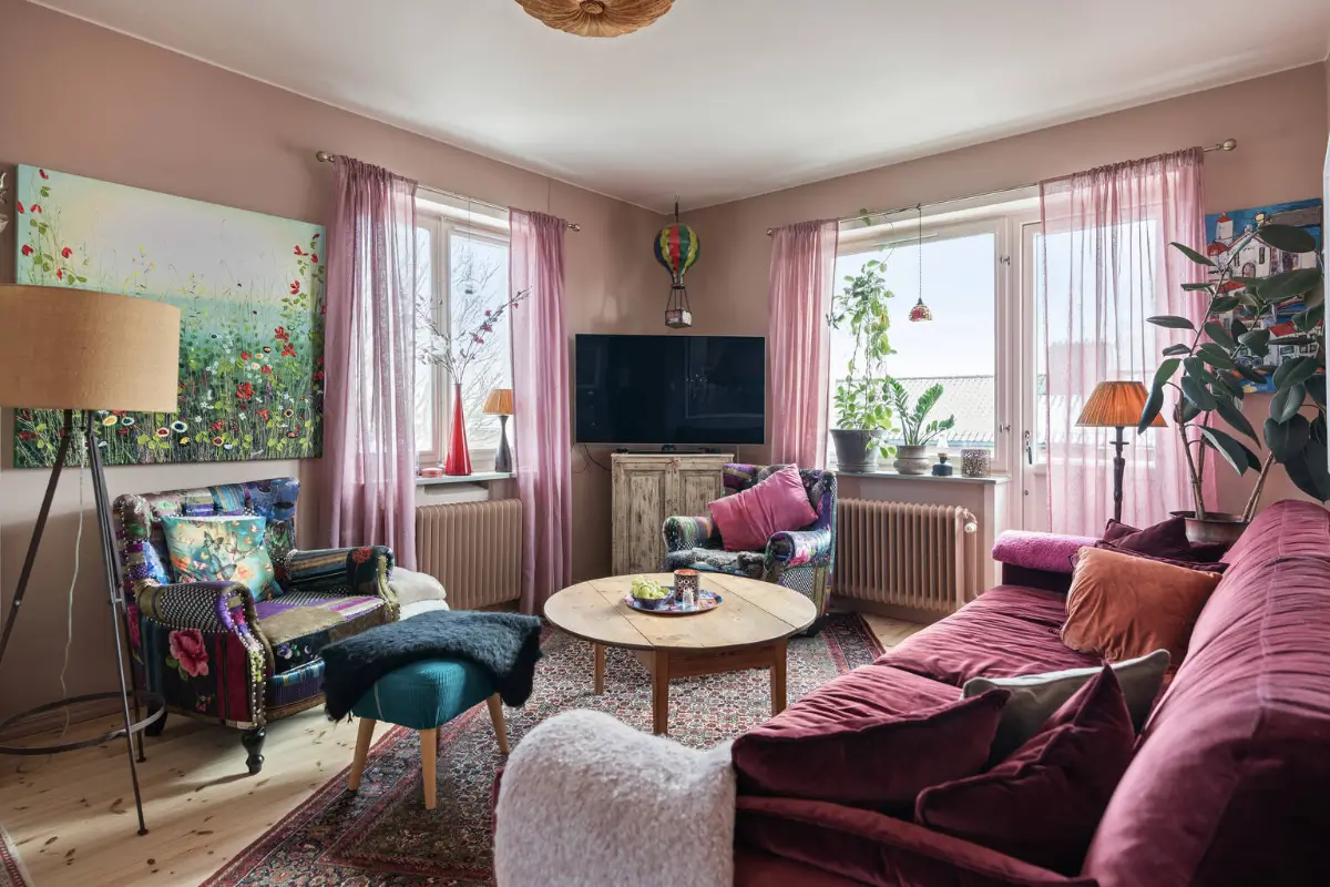 A Dark Pink County-Style Kitchen in a 1940s Stockholm Apartment 11 pink-stockholm-apartment-country-style-kitchen