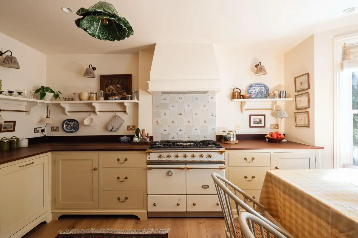 This Notting Hill Townhouse Is Filled With Color and Victorian Charm 9 renovated-early-victorian-townhouse-london