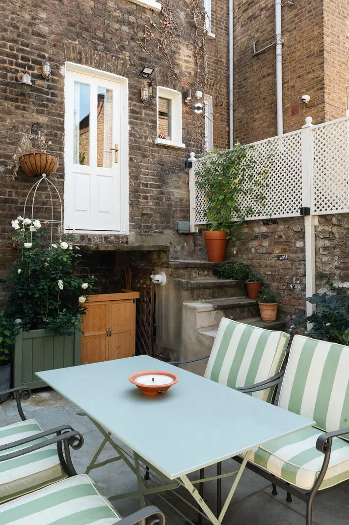 This Notting Hill Townhouse Is Filled With Color and Victorian Charm 33 renovated-early-victorian-townhouse-london
