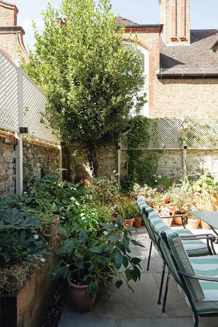 This Notting Hill Townhouse Is Filled With Color and Victorian Charm 34 renovated-early-victorian-townhouse-london