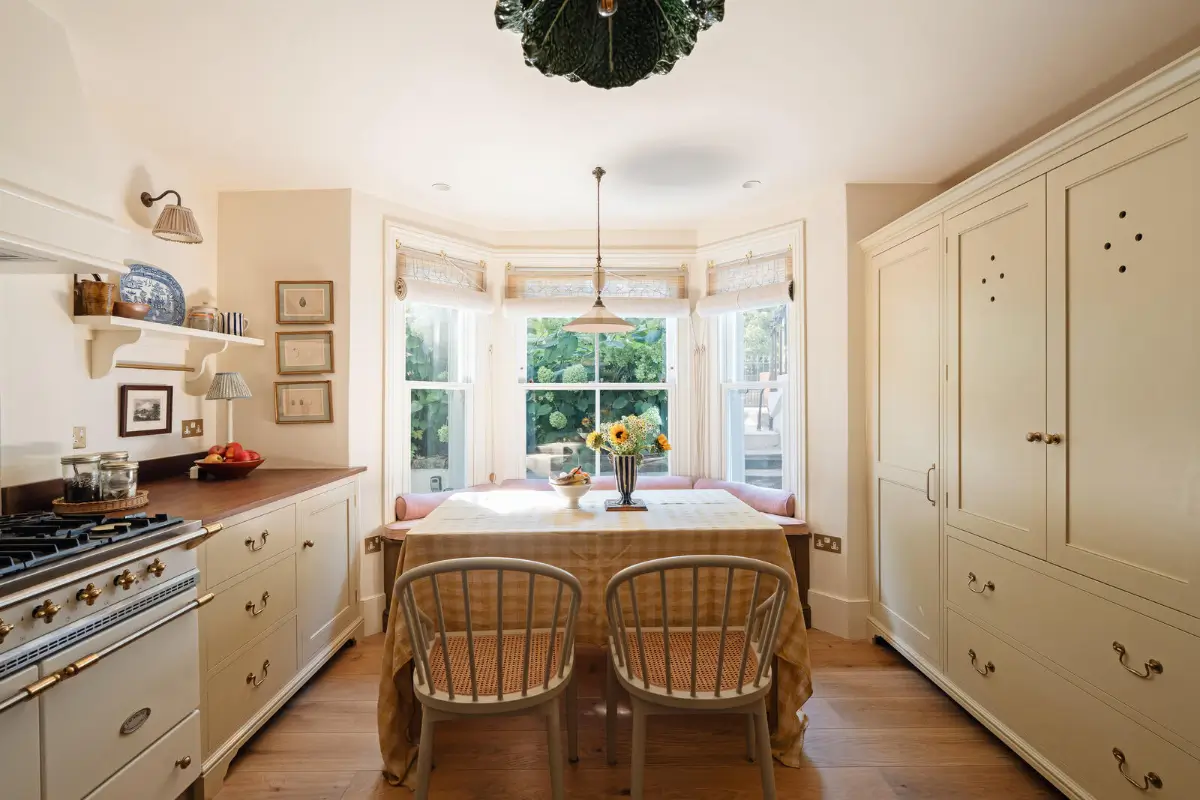 This Notting Hill Townhouse Is Filled With Color and Victorian Charm 10 renovated-early-victorian-townhouse-london