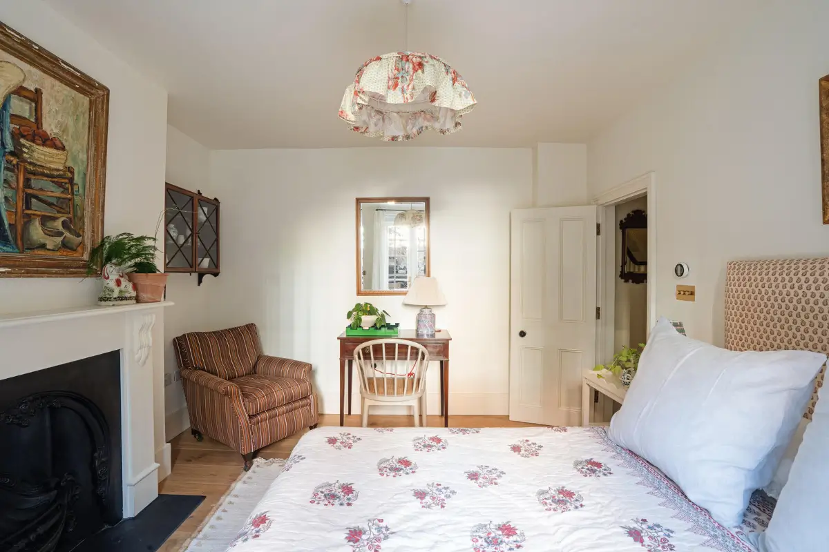 This Notting Hill Townhouse Is Filled With Color and Victorian Charm 14 renovated-early-victorian-townhouse-london