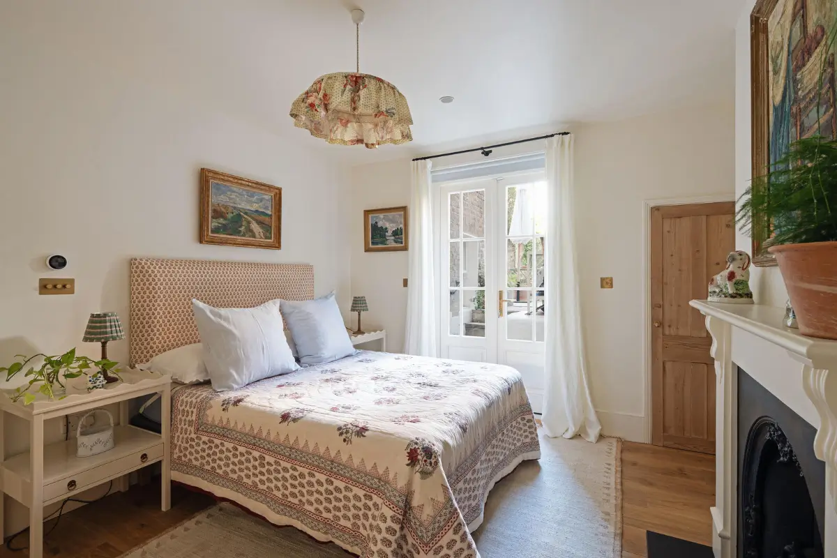 This Notting Hill Townhouse Is Filled With Color and Victorian Charm 15 renovated-early-victorian-townhouse-london