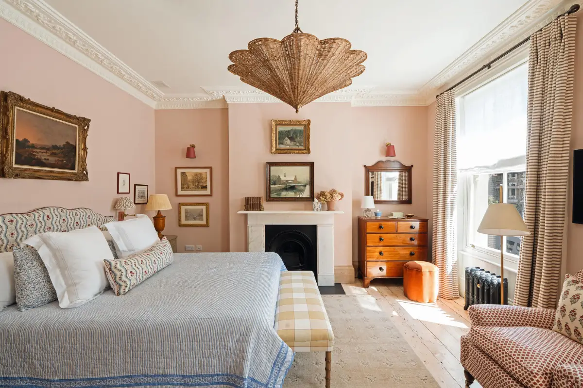 This Notting Hill Townhouse Is Filled With Color and Victorian Charm 19 renovated-early-victorian-townhouse-london