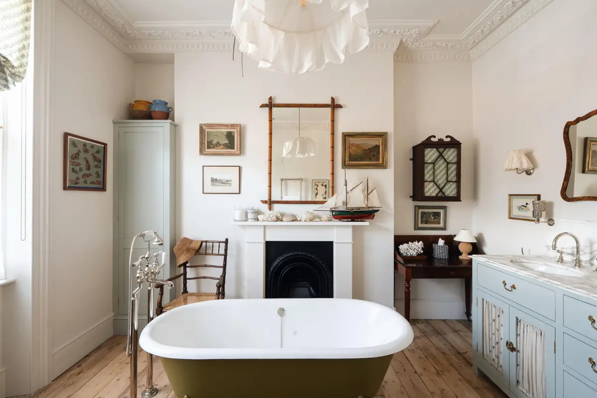 This Notting Hill Townhouse Is Filled With Color and Victorian Charm 25 renovated-early-victorian-townhouse-london