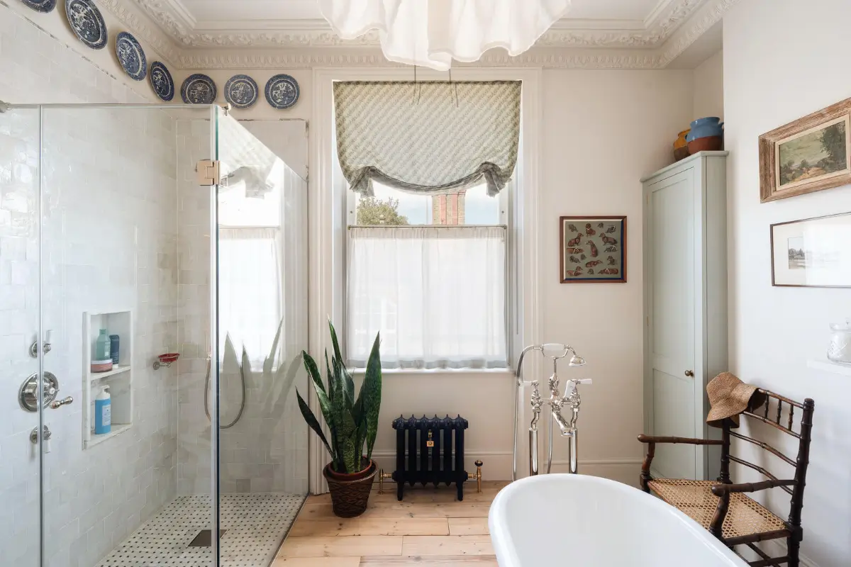 This Notting Hill Townhouse Is Filled With Color and Victorian Charm 26 renovated-early-victorian-townhouse-london