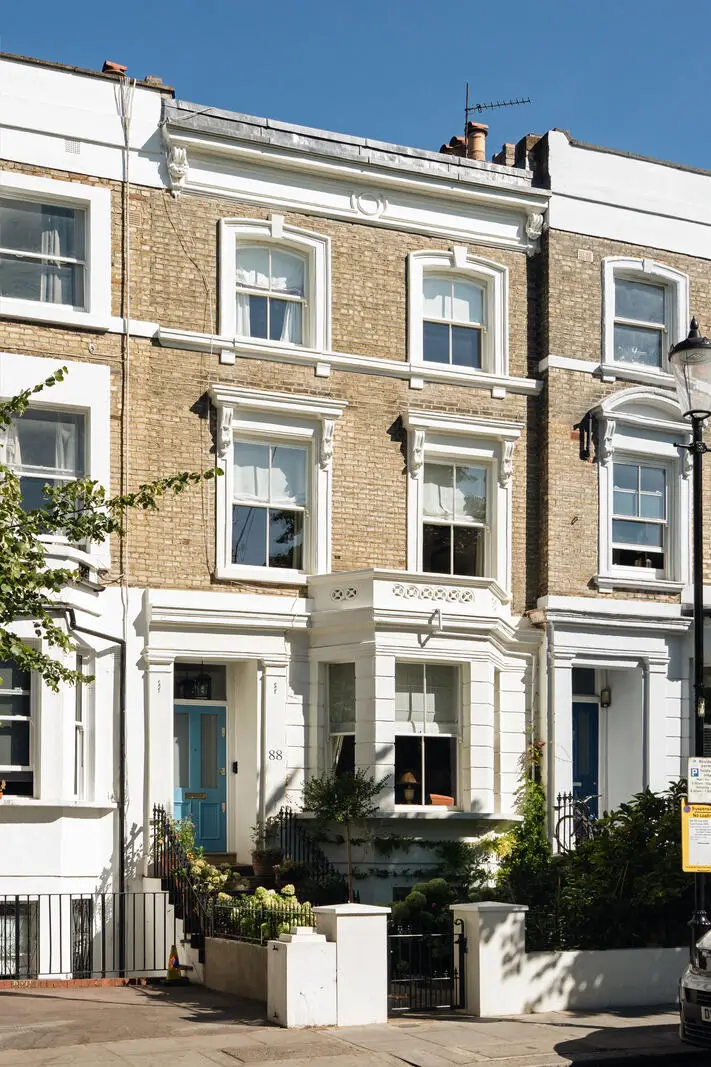 This Notting Hill Townhouse Is Filled With Color and Victorian Charm 37 renovated-early-victorian-townhouse-london