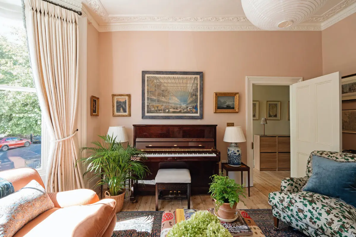 This Notting Hill Townhouse Is Filled With Color and Victorian Charm 4 renovated-early-victorian-townhouse-london